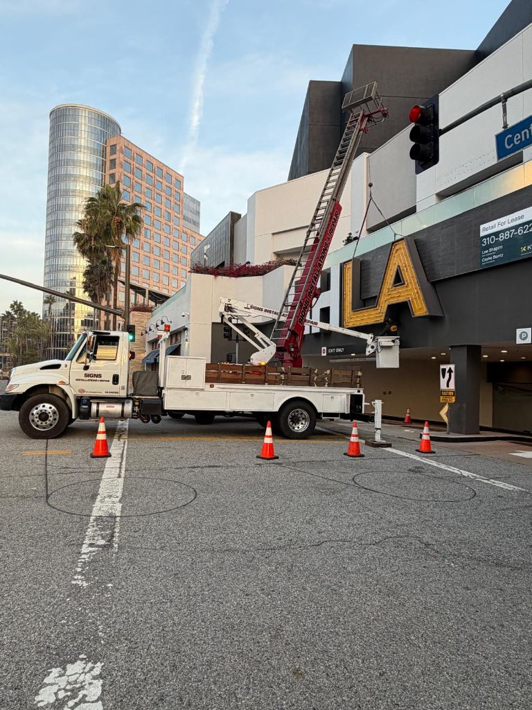 Professional Signage Installation: Certified Technicians for Safe Results